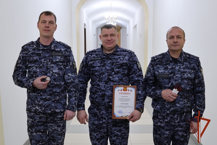 В Иркутской области торжественно вручили ключи от нового служебного автотранспорта сотрудникам вневедомственной охраны Росгвардии