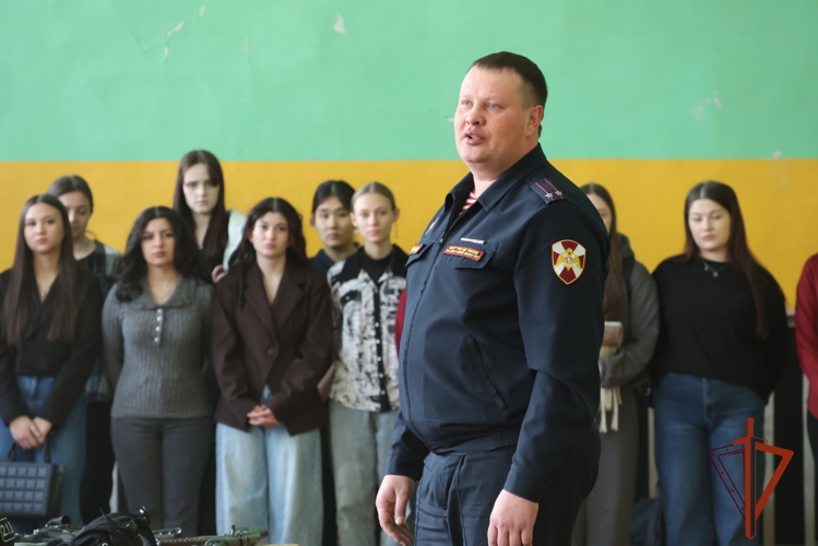 Сотрудники вневедомственной охраны провели «Курс молодого росгвардейца» для студентов-правоохранителей из Иркутска 