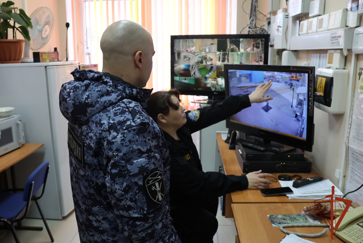 В Иркутской области сотрудники лицензионно-разрешительной работы Росгвардии проводят проверки частных охранных организаций