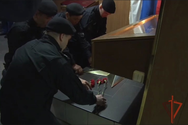 В Ангарске росгвардейцы почтили память коллег, погибших при исполнении воинского и служебного долга