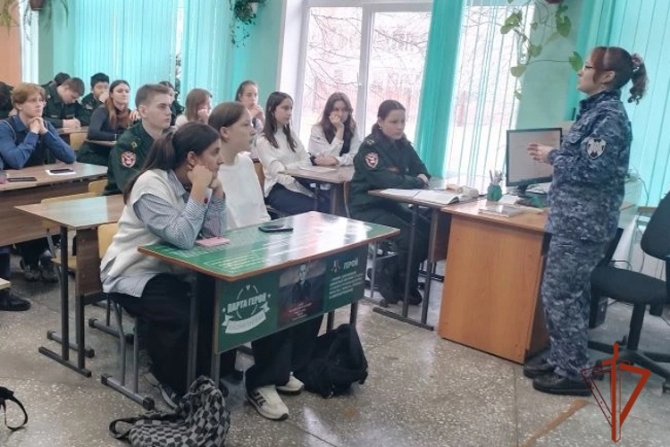 Сотрудники Росгвардии провели урок профориентации для школьников Иркутска
