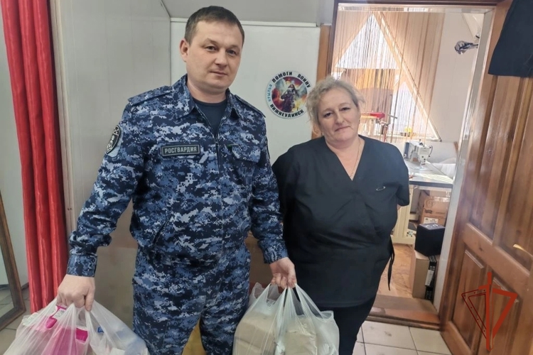Сотрудники вневедомственной охраны из Иркутской области передали гуманитарную помощь участникам СВО