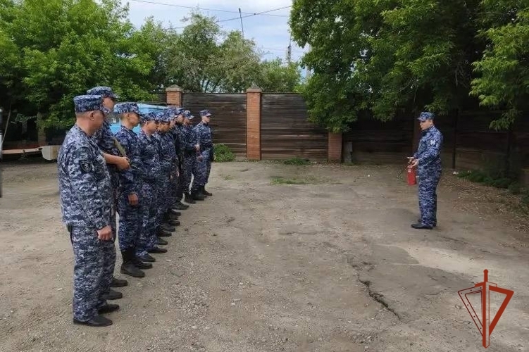 Сотрудники Росгвардии приняли участие в занятиях по пожарной безопасности в Иркутской области