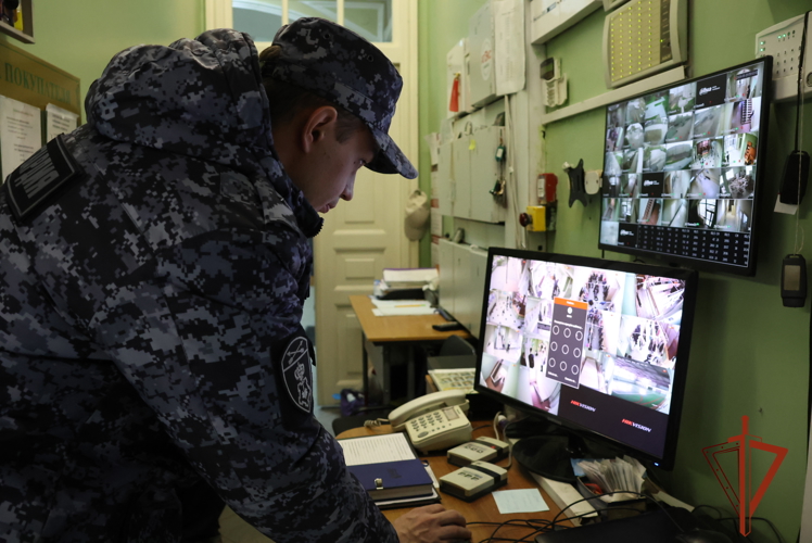 Сотрудники Росгвардии проверяют безопасность детских оздоровительных лагерей в Иркутской области