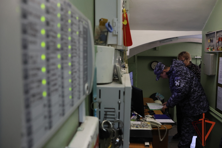 Сотрудники Росгвардии проверяют безопасность детских оздоровительных лагерей в Иркутской области