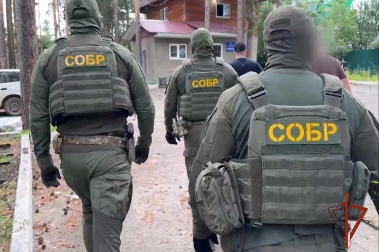 При силовой поддержке СОБР Росгвардии в Иркутской области повели рейды по соблюдению миграционного законодательства