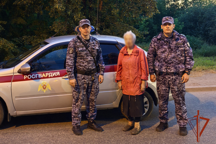 В Иркутске сотрудники Росгвардии оперативно разыскали пенсионерку, страдающую потерей памяти