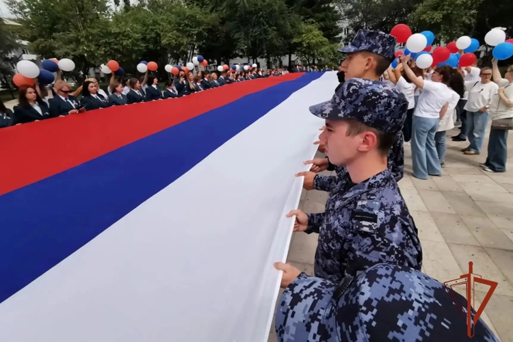 Ко Дню государственного флага России сотрудники Росгвардии из Иркутской области приняли участие в праздничных мероприятиях