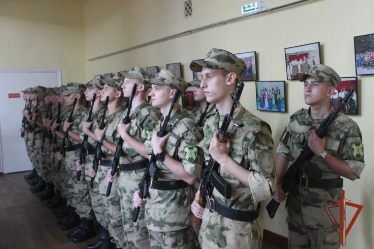 Военнослужащие, призванные на службу в Росгвардию, приняли торжественную присягу в Ангарске
