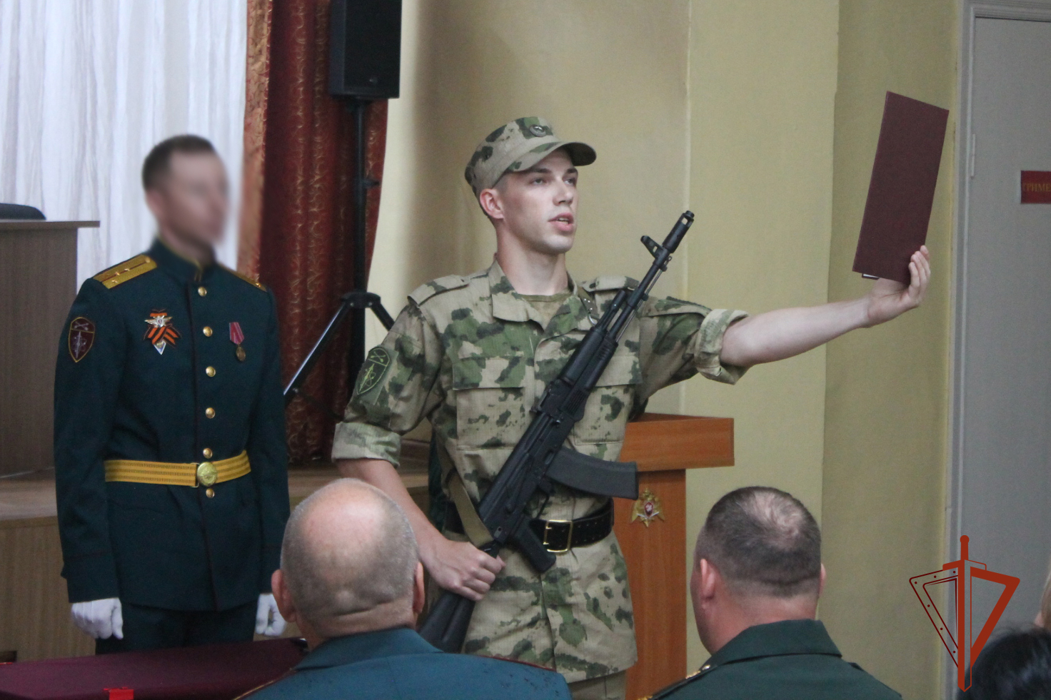 Военнослужащие, призванные на службу в Росгвардию, приняли торжественную присягу в Ангарске