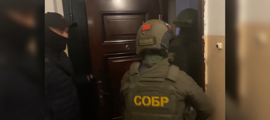 При содействии СОБР Росгвардии в Иркутске задержаны подозреваемые в разбойном нападении и похищении человека