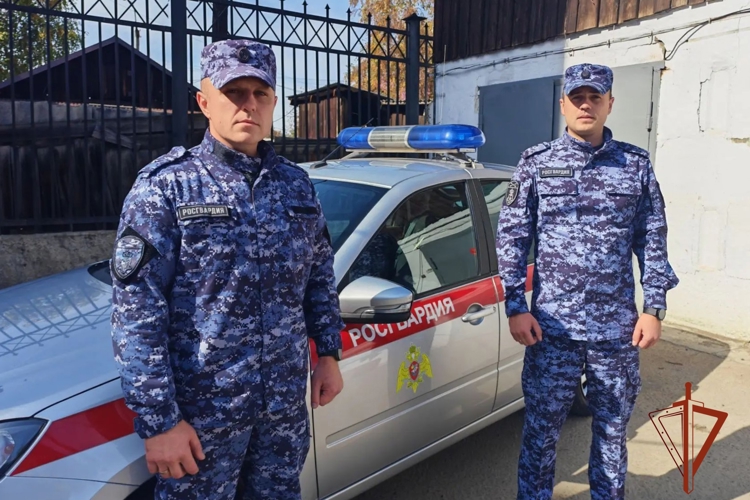 Росгвардейцы из Тулуна оказали первую помощь пострадавшему в ДТП мужчине