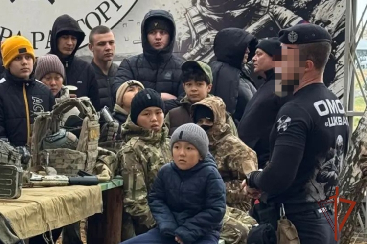 Росгвардейцы Приангарья провели Урок мужества для школьников из Иркутска