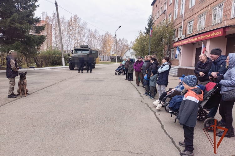 В Иркутской области росгвардейцы провели экскурсию для детей с особенностями здоровья