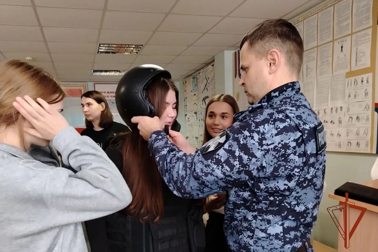 В Иркутской области студенты познакомились с работой подразделения вневедомственной охраны