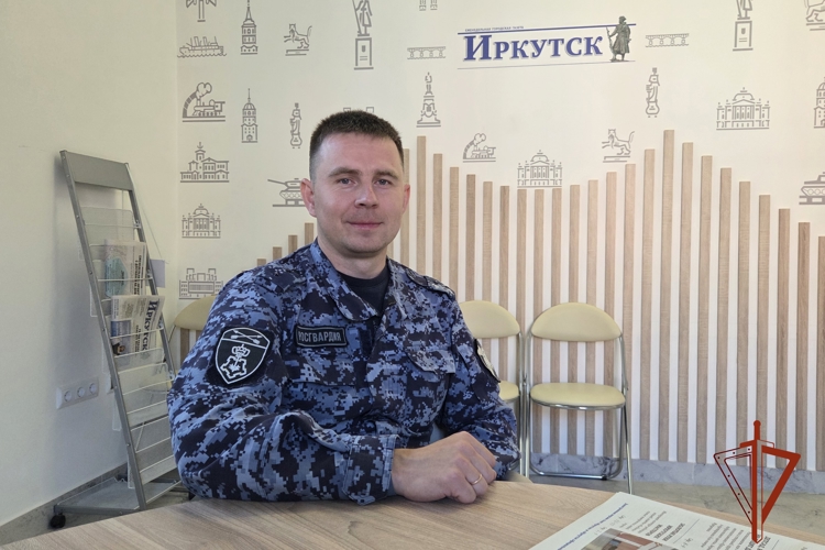 В преддверии Дня вневедомственной охраны сотрудник Росгвардии из Иркутска стал героем публикации в газете